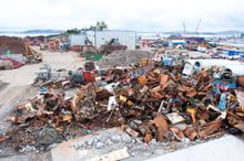 Norscrap West AS forskjellige sorterings system med fasiliteter i bakgrunnen. Jern scredder