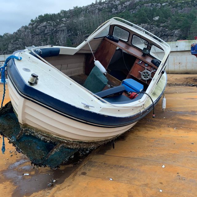 Gammel fritidsbåt